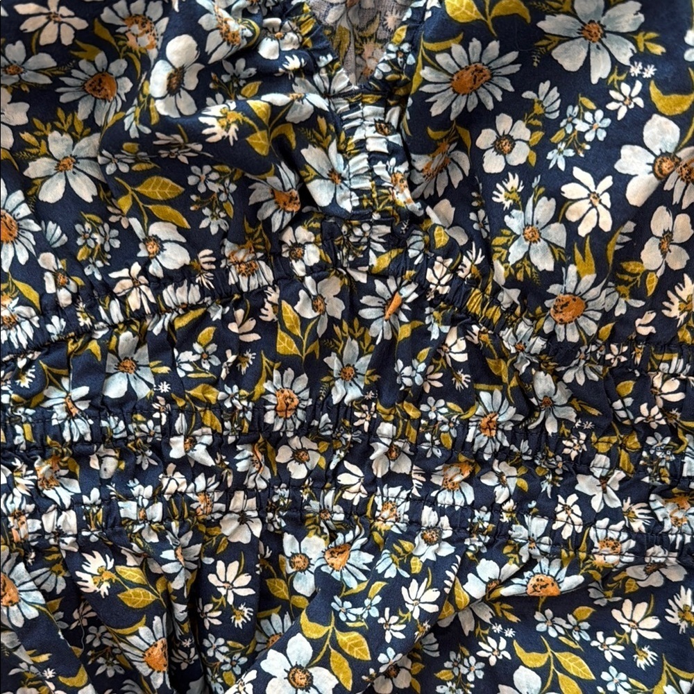 Old Navy Floral Smocked Women's Top sz xs - Picture 2 of 6